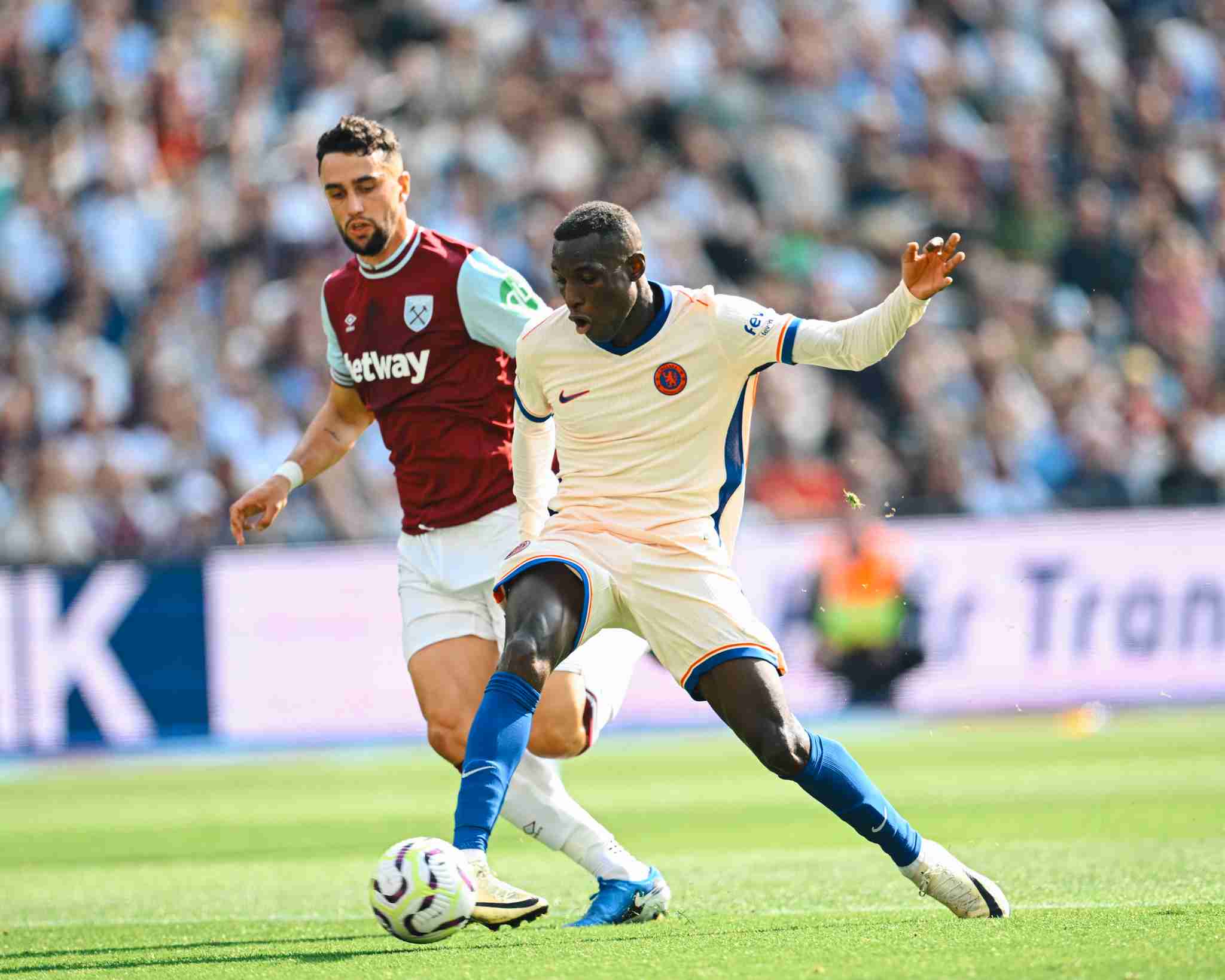 Nicolas Jackson brace sends Chelsea above Arsenal in Premier League after 3-0 win over West Ham