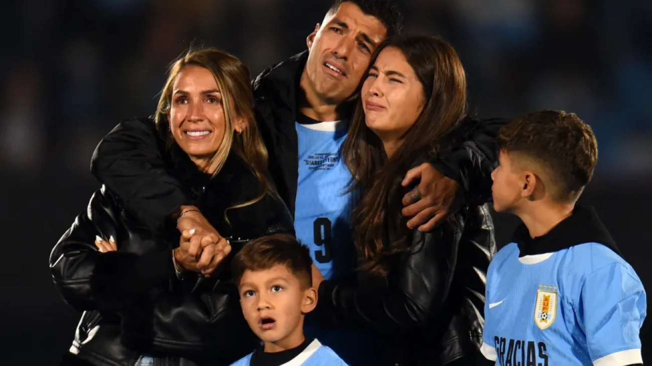 Uruguay's Luis Suarez bids farewell to International Football in goalless draw with Paraguay