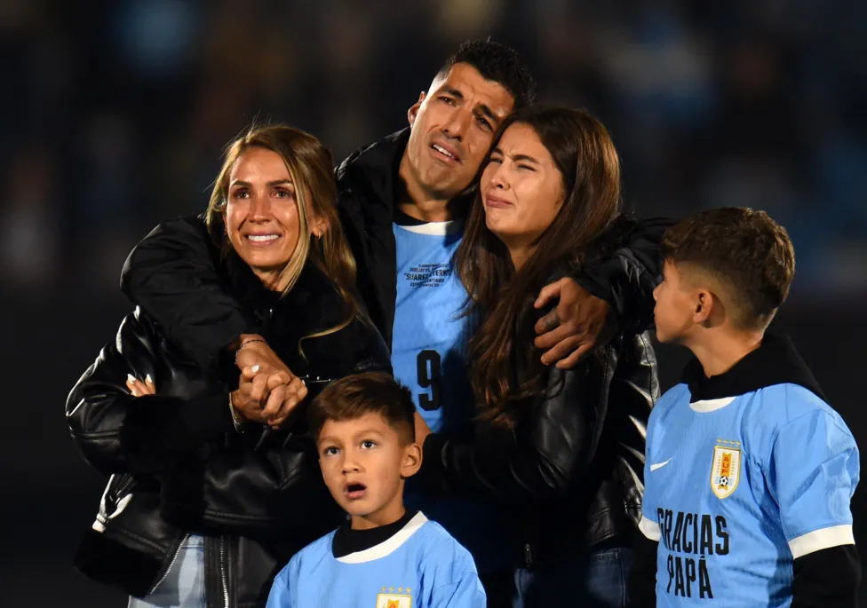 Uruguay's Luis Suarez bids farewell to International Football in goalless draw with Paraguay