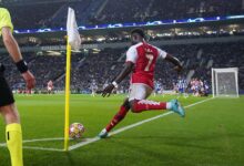 Bukayo Saka Taking A Corner